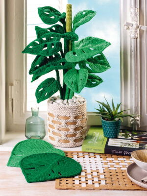 Gehäkelte Monstera, dekorativer Übertopf und passende Platzsets