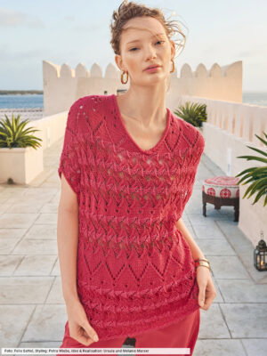 Pulli mit Material- und Mustermix